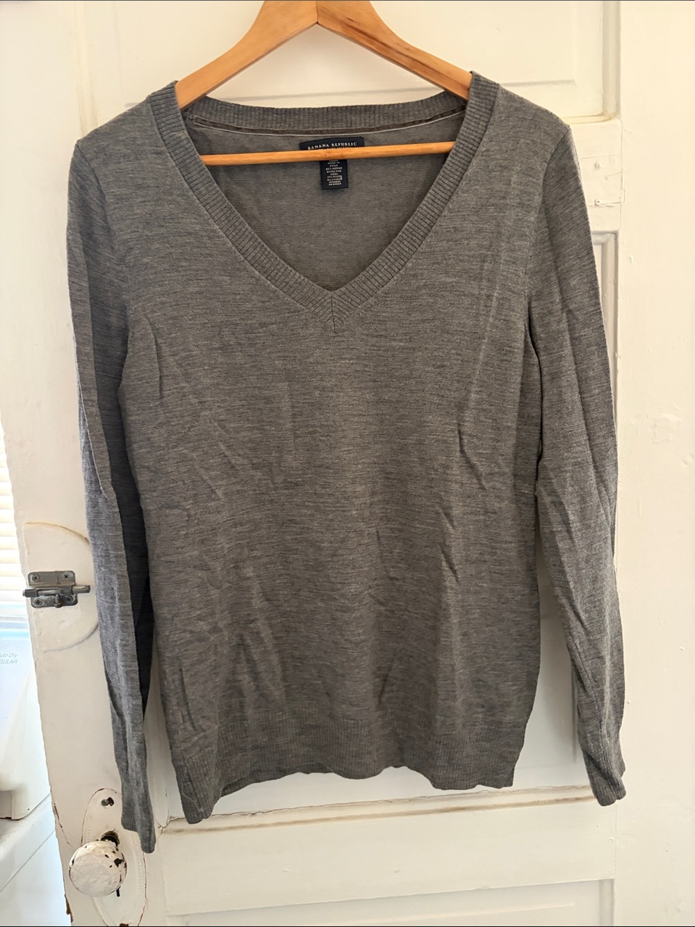 Banana Republic Gray V-Neck Lightweight Sweater